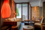 Le salon du rez-de-chaussée de l'hôtel Hidden