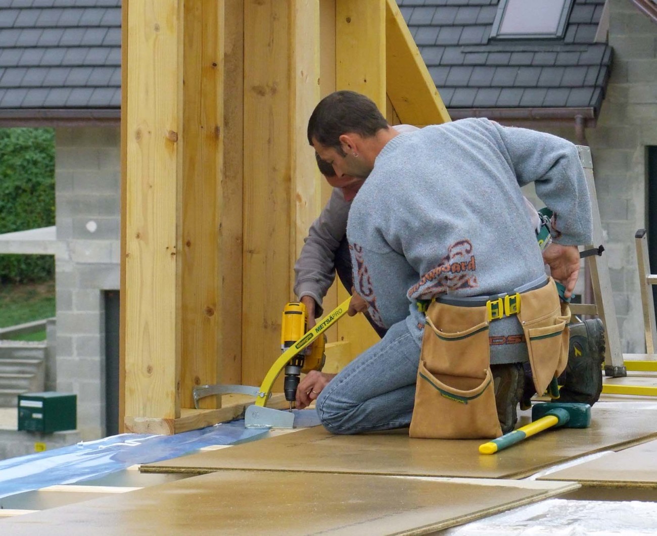 Outils spécialisés pour le montage des maisons à ossature bois