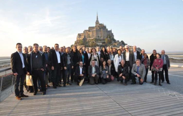 Le Club [Oui au Bois] au Mont-Saint-Michel﻿