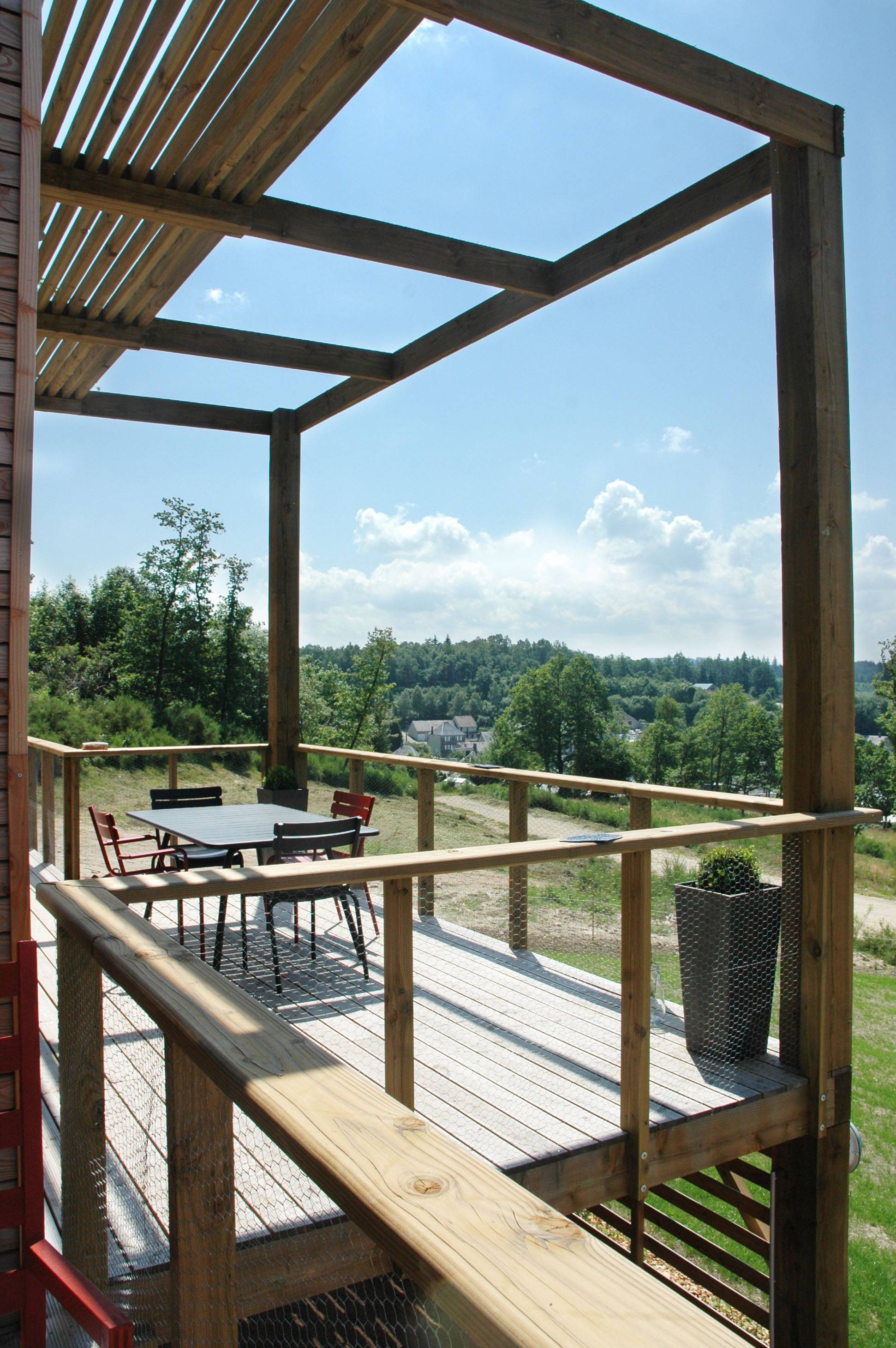  1e prix de la catégorie « Logements individuels et groupés » : MAISON DANS L’ÉCO HAMEAU à Faux-La-Montagne (23) 