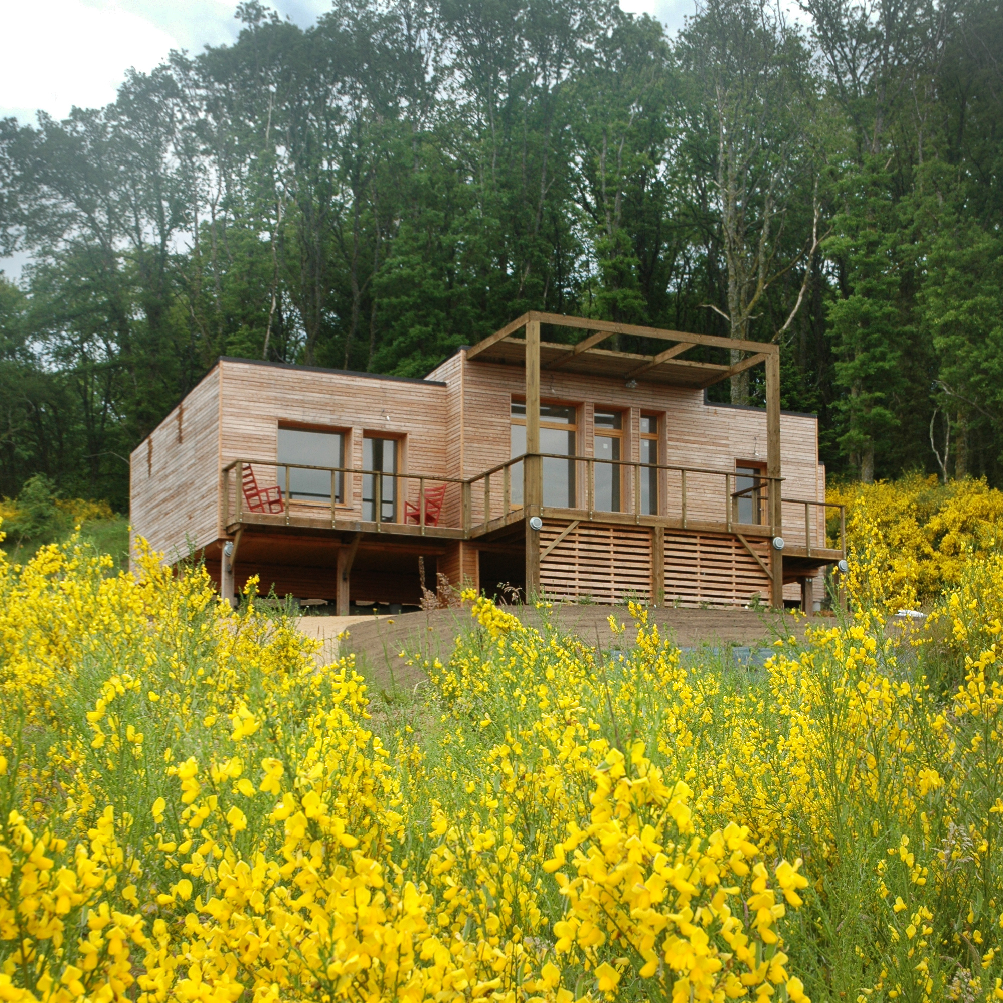  1e prix de la catégorie « Logements individuels et groupés » : MAISON DANS L’ÉCO HAMEAU à Faux-La-Montagne (23) 